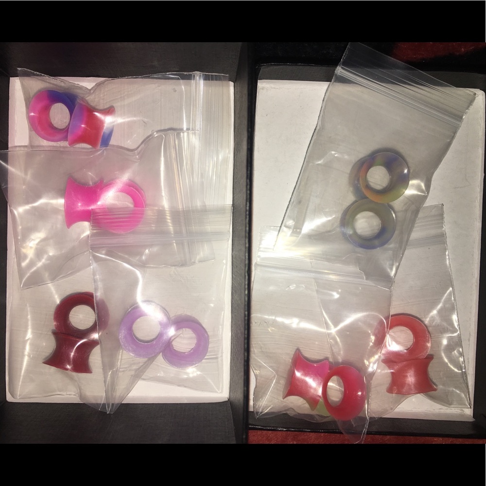 New 00G Silicone multicolor gauge Plugs (7) pairs.